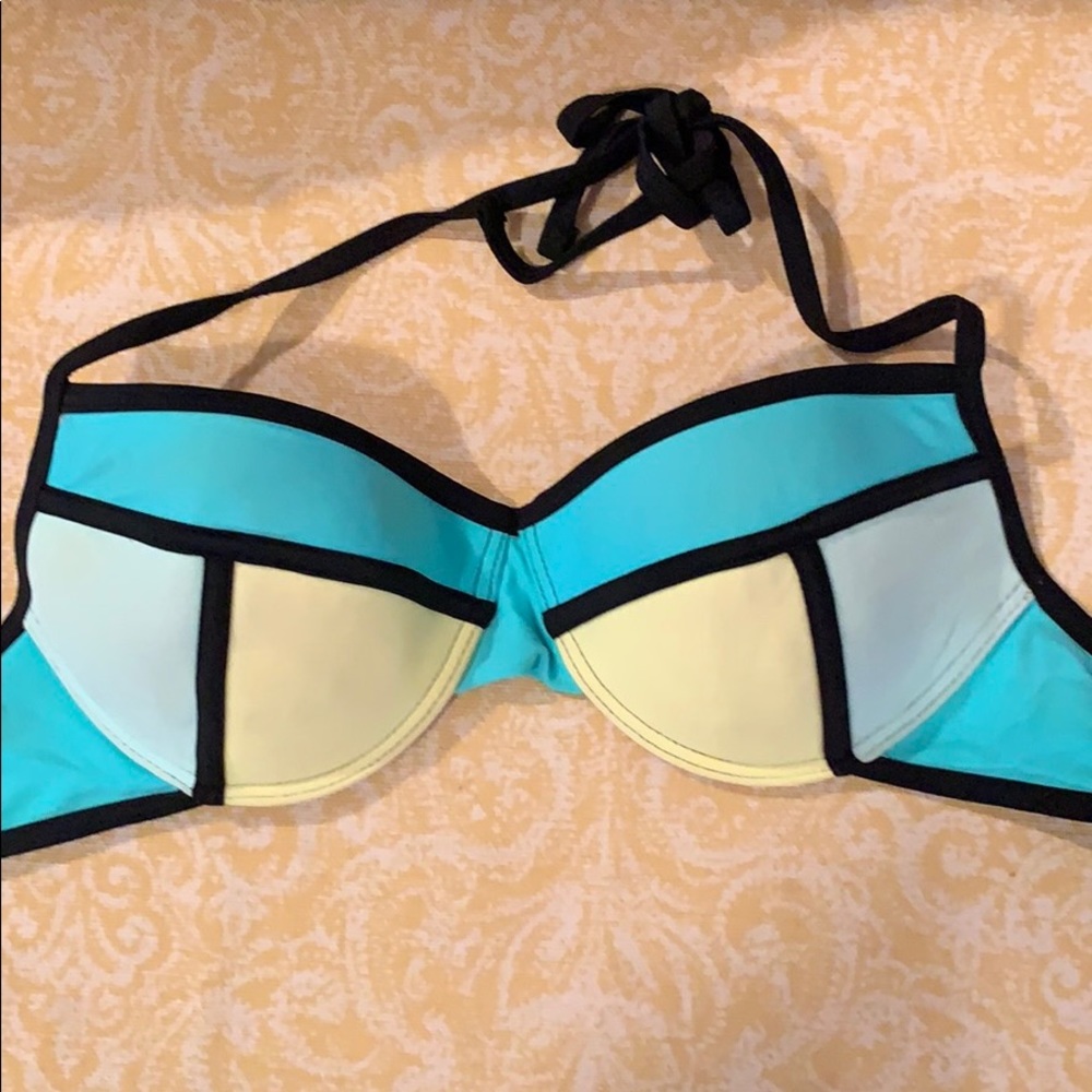 Asymmetrical Patterned Bikini Top